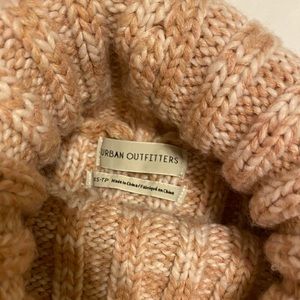 Turtle neck crop sweater